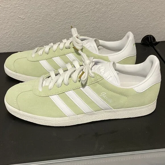 NWOB Adidas Gazelle sneakers 9.5 - Picture 1 of 6